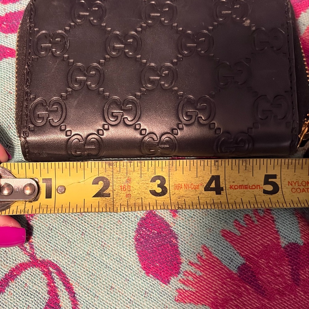 Black Gucci purse and matching gucci wallet used only a handful of times! - Picture 14 of 16